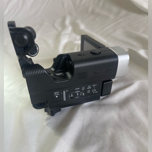 Zoom Q4 Handy Video Camera Recorder 1080p New In Case - Picture 7 of 8